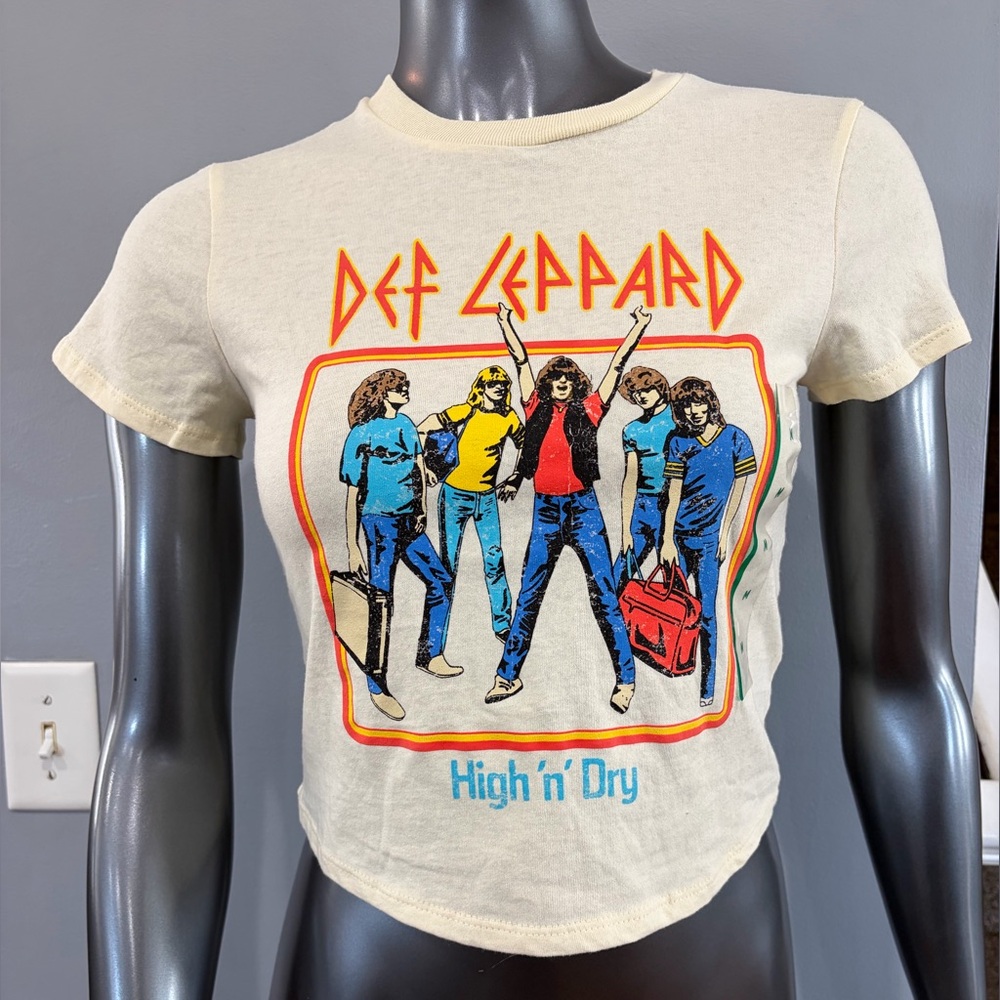 NWT Def Leppard High 'n' Dry Graphic Babydoll Crop Top Tee - Pale Yellow